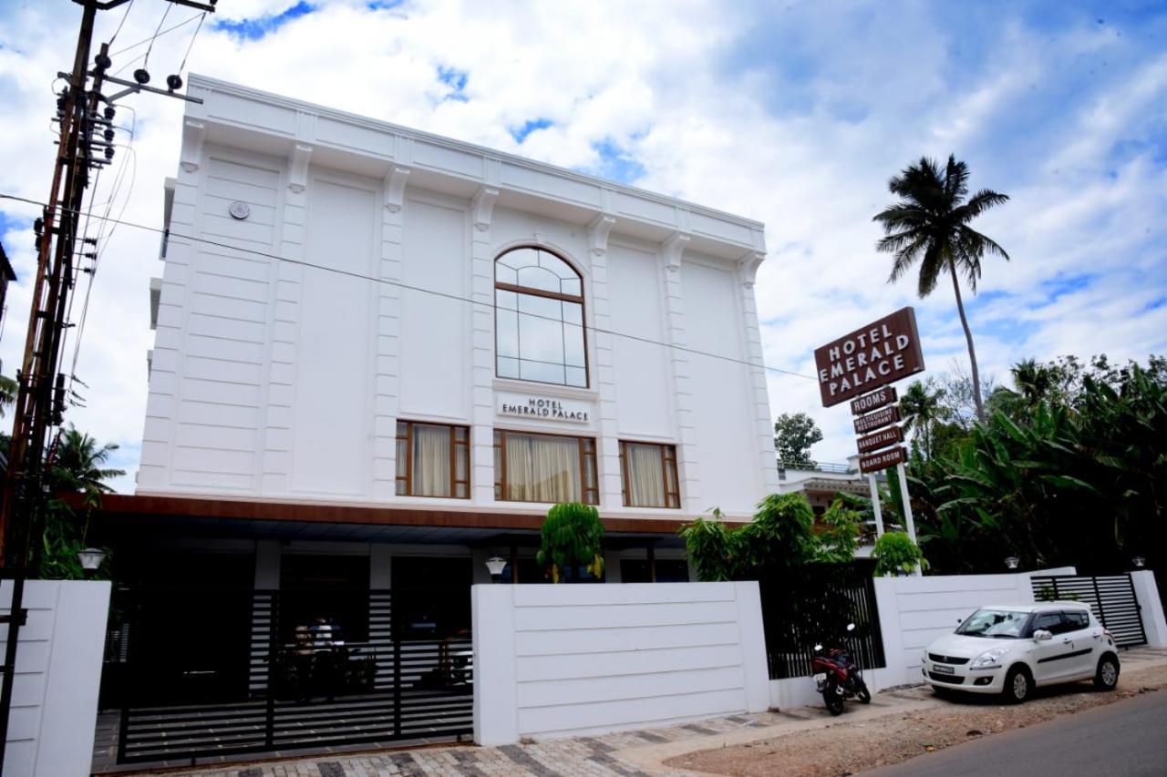Hotel Emerald Palace Kottiyam Exteriér fotografie